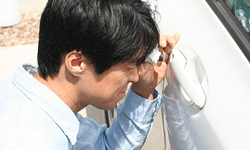 住宅などの建物だけでなく、車・バイクや金庫の開錠作業も対応しています。